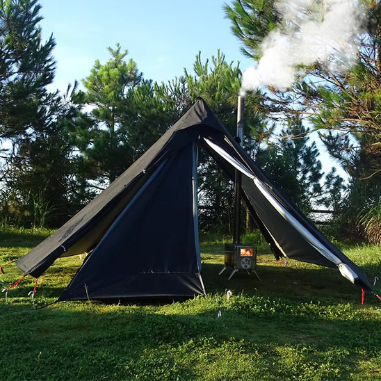 tente camping avec poêle allumé